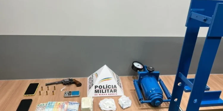 MG: mãe e filho foragido da Justiça são presos por tráfico de drogas