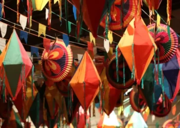 Nordeste lidera impacto econômico, com destaque para turismo, alimentos e vestuário • Bricolage/Shutterstock