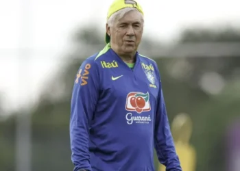Ancelotti durante treino da Seleção Brasileira • Rafael Ribeiro/CBF