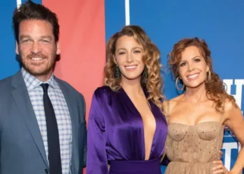 Bart Johnson, Blake Lively e Robyn Lively em 2022 • Noam Galai/WireImage