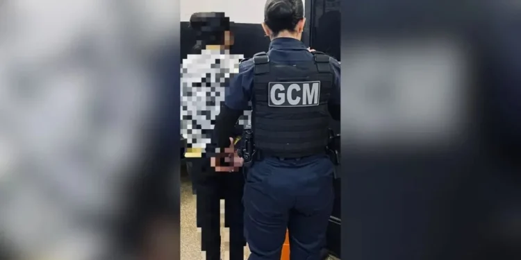 SP: Mulher pede socorro por violência doméstica e é presa por ser foragida