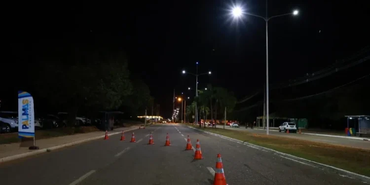 Após inauguração de iluminação da Av. JK, gestão entregará restaurantes comunitários