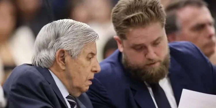 Heleno fica em silêncio durante perguntas de Moraes em depoimento no STF