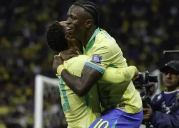 Vini Jr comemora com Matheus Cunha em Brasil x Paraguai • Rafael Ribeiro/CBF