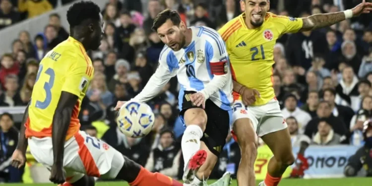 Argentina e Colômbia empatam em jogo com golaço, expulsão e confusões