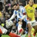Argentina e Colômbia empatam em jogo com golaço, expulsão e confusões