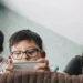 Seu filho se comporta mal? Uso de telas pode ser a causa; entenda