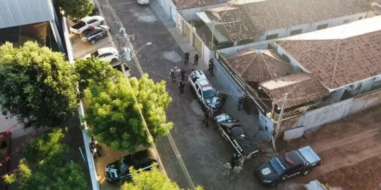 Operação cumpre mandados após polícia identificar suspeito de fazer ameaças de morte a delegado pelas redes sociais