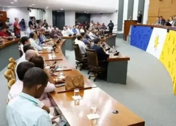 Discussão sobre PEC da Sustentabilidade destaca parcelamento e redução de juros e multas aos municípios, mas retenção do FPM em caso de atraso preocupa