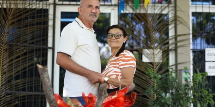 Casal comemora mais de 40 anos de amor iniciado em faculdade de Sergipe