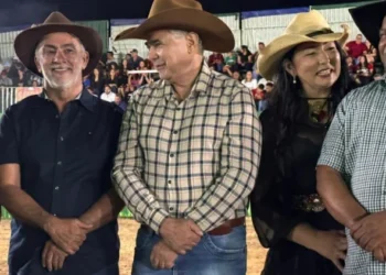 Amélio Cayres prestigia 34ª ExpoFormoso e visita prefeitos de Aliança e Brejinho de Nazaré 