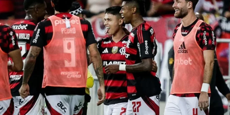 Flamengo mantém liderança do Brasileirão sem jogar e nos Estados Unidos