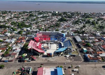 7 de 13 Bumbódromo de Parintins com a vista do Rio Amazonas • Cedidas/Amazon Rec Produções
