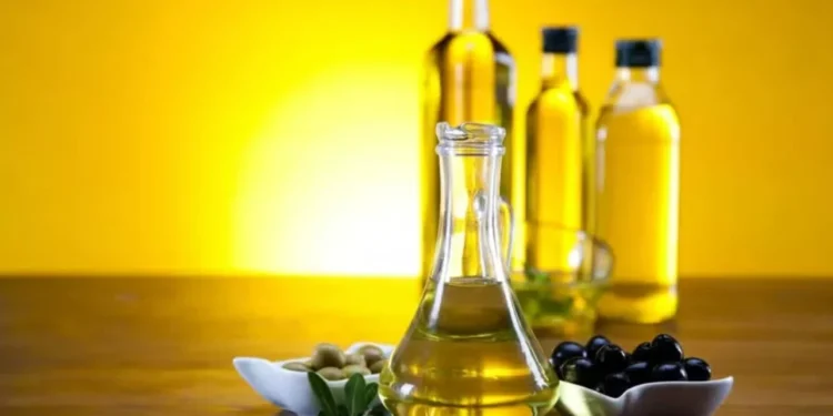 Após ser vilão da inflação, preço do azeite cai em 2025; entenda o porquê