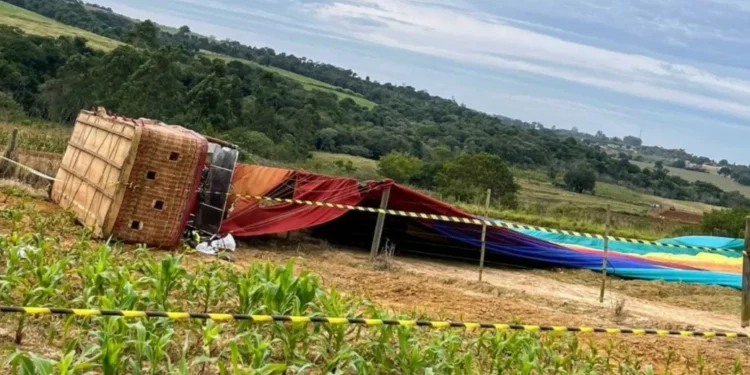 Balão com 35 pessoas cai no interior de São Paulo