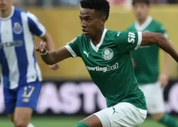 Mundial: Estêvão diz que Palmeiras pode “bater de frente” com qualquer time