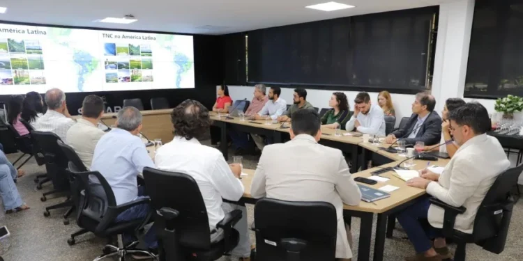 Tocantins avança em agenda ambiental com TNC: Semarh discute parceria estratégica com foco em regularização
