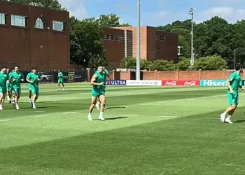 Escalação do Palmeiras: Abel tem elenco completo e avalia estratégia para enfrentar o Al Ahly