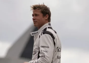 Brad Pitt em "F1" • Divulgação/Warner Bros.