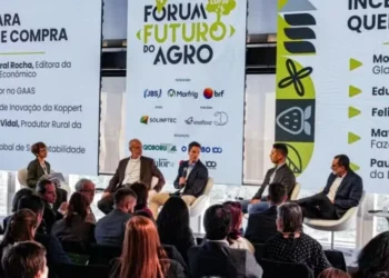 Painel no Fórum Futuro do Agro debateu a criação de incentivos para quem produz e compra — Foto: Thiago de Jesus/Globo Rural