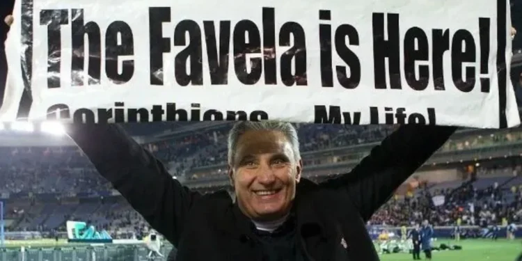 Tite “volta” ao Corinthians em jogo que celebra Libertadores de 2012