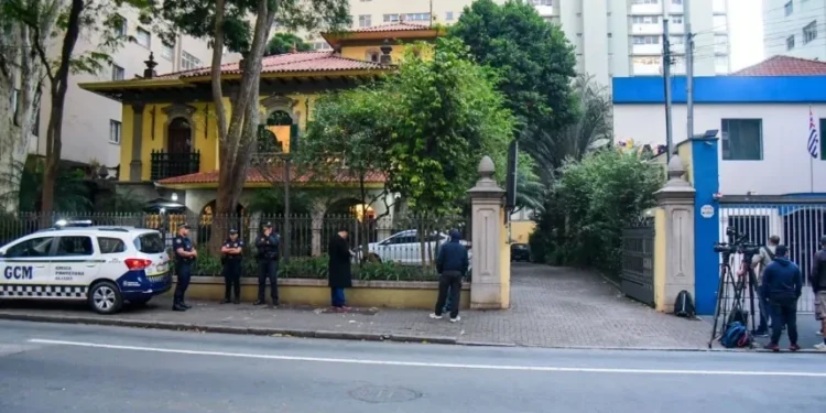 Francisco Cuoco: fãs e familiares se despedem em velório do ator