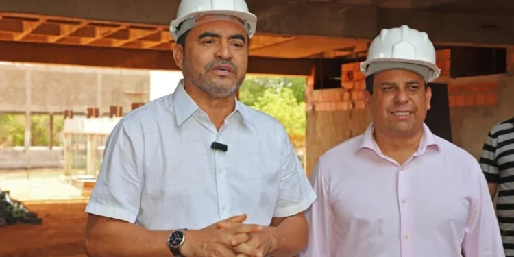 Governador Wanderlei Barbosa assina ordem de serviço para reforma de colégio militar em Paranã nesta segunda-feira, 23 - Aldemar Ribeiro/Governo do Tocantins