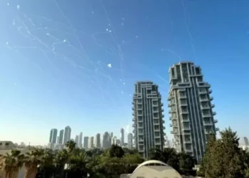 Irã ataca Tel Aviv, em Israel • Reuters