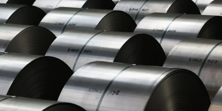 Produção brasileira de aço bruto sobe 5% em maio sobre um ano antes