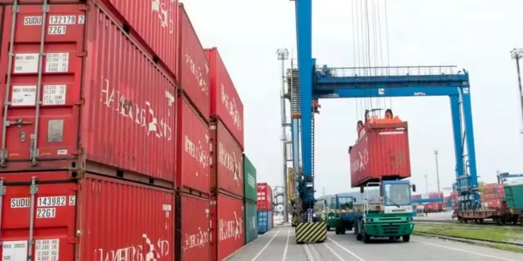 Operadores de contêiner disputam espaço no Porto de Santos — Foto: Silvia Costanti/Valor