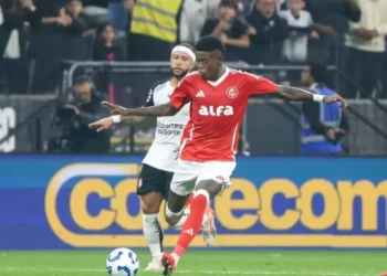 Vitão pega gancho no STJD e vira desfalque para o Inter na volta do Brasileiro