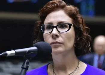 CCJ abre prazo para Zambelli se defender em processo sobre perda do mandato