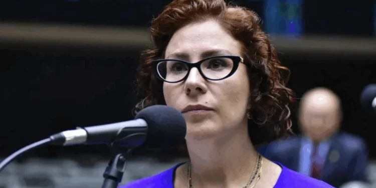 CCJ abre prazo para Zambelli se defender em processo sobre perda do mandato