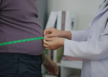 O acúmulo de gordura na região abdominal está por trás de alterações metabólicas relacionadas ao aumento do risco cardiovascular  • Graphicscoco/GettyImages