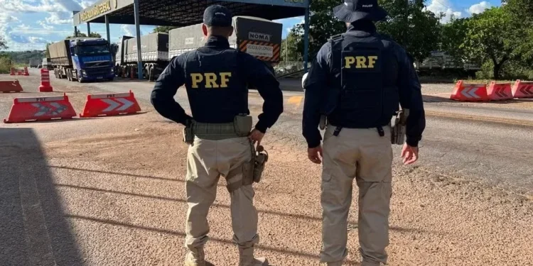 Policiais rodoviários federais durante a Operação Corpus Christi 2025 no Tocantins — Foto: Divulgação/PRF