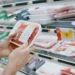 Microplásticos liberados por embalagens contaminam alimentos, mostra estudo
