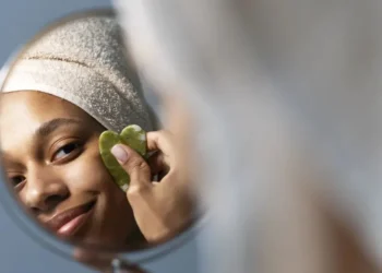 Proteção solar, hidratação e limpeza facial são os cuidados mais comuns  • Freepik