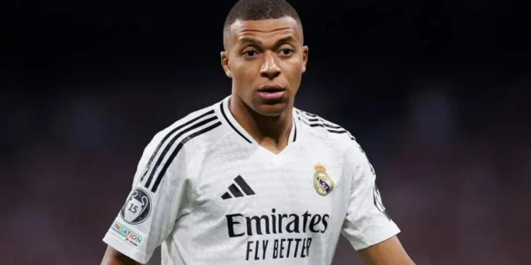 Mbappé, do Real Madrid, ainda não jogou no Real Madrid  • Divulgação/Real Madrid