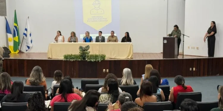 Abertura do evento contou com a presença de autoridades como o promotor de Justiça de Palmas, Dr. André Ricardo Fonseca e do comandante da Polícia Militar do Tocantins, Coronel Márcio Antonio Barbosa e Barbosa e da palestrante da Secretaria da Cidadania e Justiça, Talyta Borges Lima Cardoso . Foto: Gabriel Martins/Governo do Tocantis