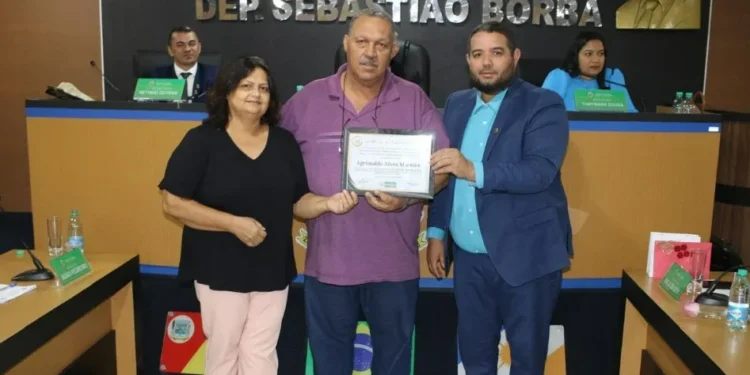 Vereador Núbio Gomes homenageia personalidades em Miracema