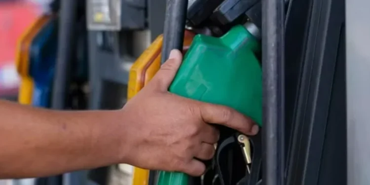 Mudança da mistura de etanol favorece redução do preço da gasolina, diz MME