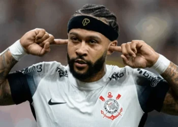 Por R$ 6 milhões em atrasos, Memphis pressiona Corinthians com ultimato