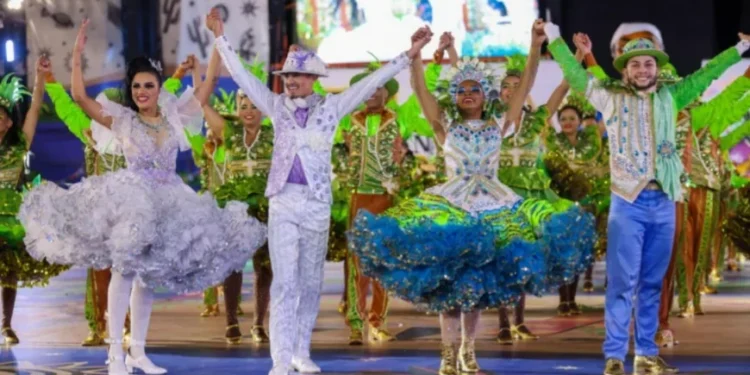 Quadrilhas juninas, eleição de rainha, comidas típicas e shows animam Arraiá 2025