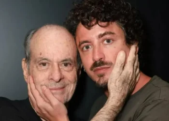 Jesuíta Barbosa e Ney Matogrosso assistem "Homem com H" • Instagram / Paris Filmes / Jesuíta Barbosa