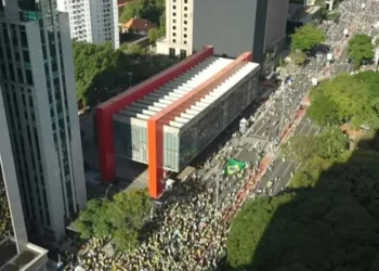 Ato da direita na Avenida Paulista • Reprodução: CNN