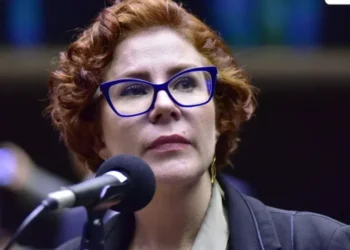 “Bom ver que o povo não me esqueceu”, diz Zambelli à CNN