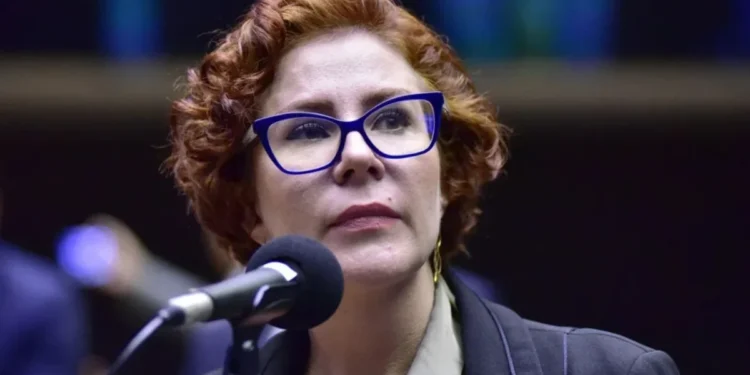 “Bom ver que o povo não me esqueceu”, diz Zambelli à CNN