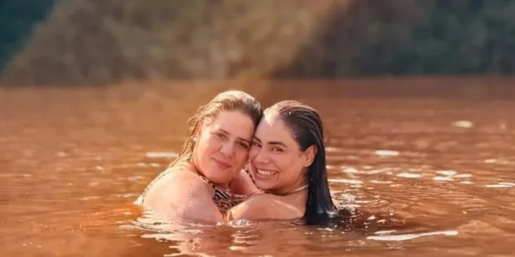 Após perderem bebês, Tati Machado e Lexa posam juntas em viagem