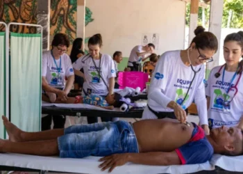Barco da Saúde, projeto social idealizado por professores e alunos da Faculdade São Leopoldo Mandic, que leva atendimento médico e odontológico à população ribeirinha e indígena, chega em sua 6ª expedição • Divulgação