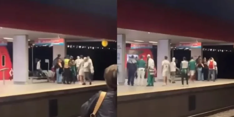 Vídeo mostra o grupo de torcedores espancando o homem na Estação Tamanduateí, em São Paulo • Reprodução/spsobretrilhos